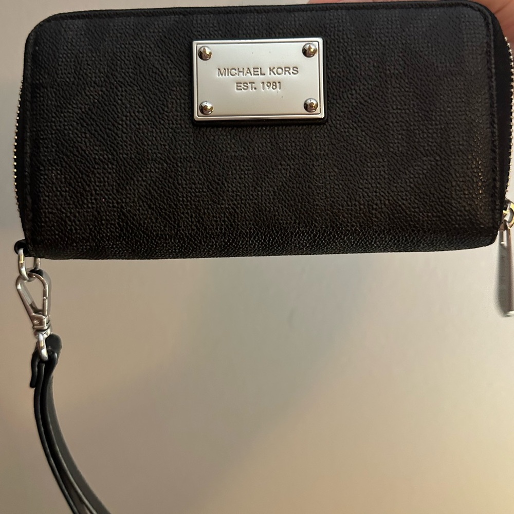 Michael Kors zipper wallet